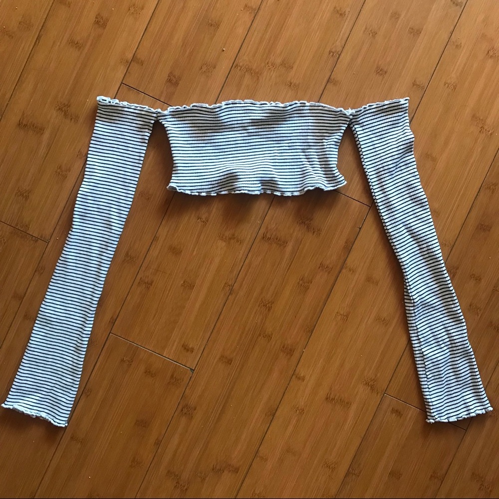 Urban Outfitters cropped long sleeve top